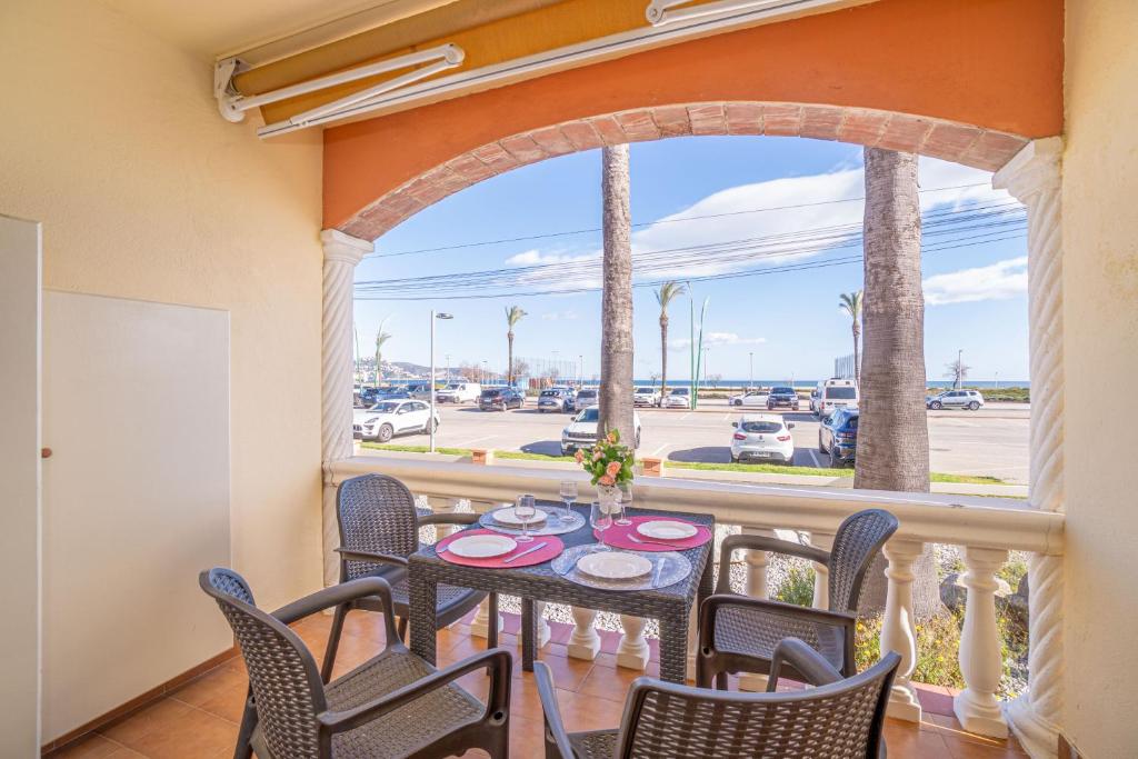 Reštaurácia alebo iné gastronomické zariadenie v ubytovaní Apart-rent Apartment Bahia 0019