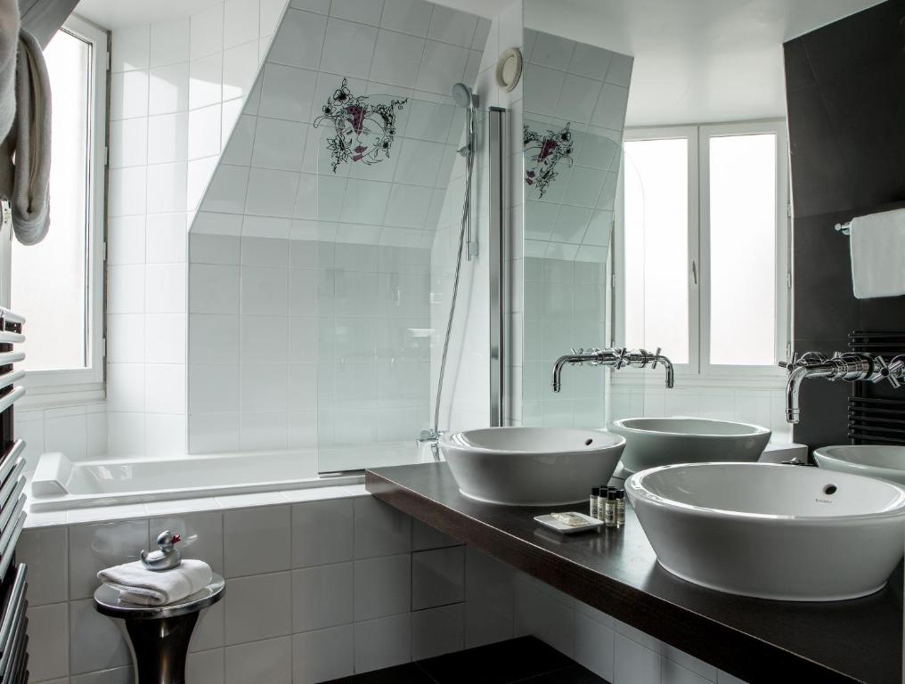 Koupelna v ubytování Le Général Hôtel