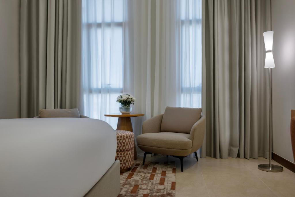 Postel nebo postele na pokoji v ubytování Mercure Hotel Khamis Mushait by Accor