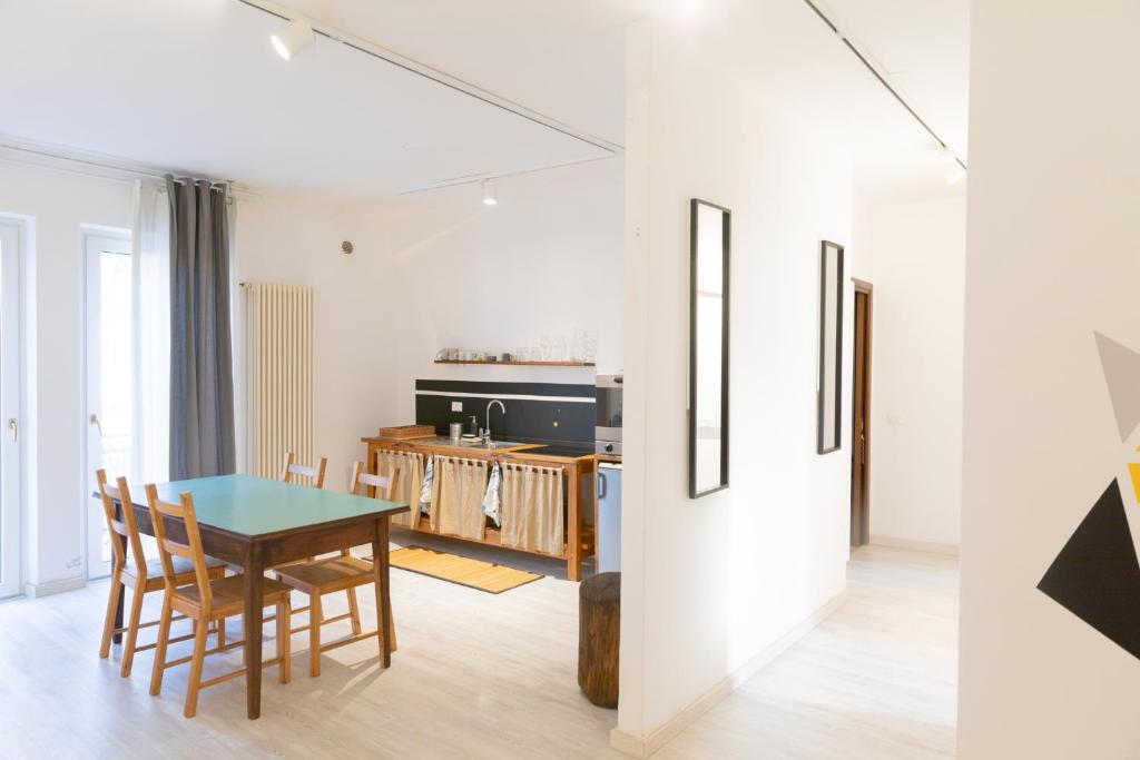 A kitchen or kitchenette at CA11 - Apartments