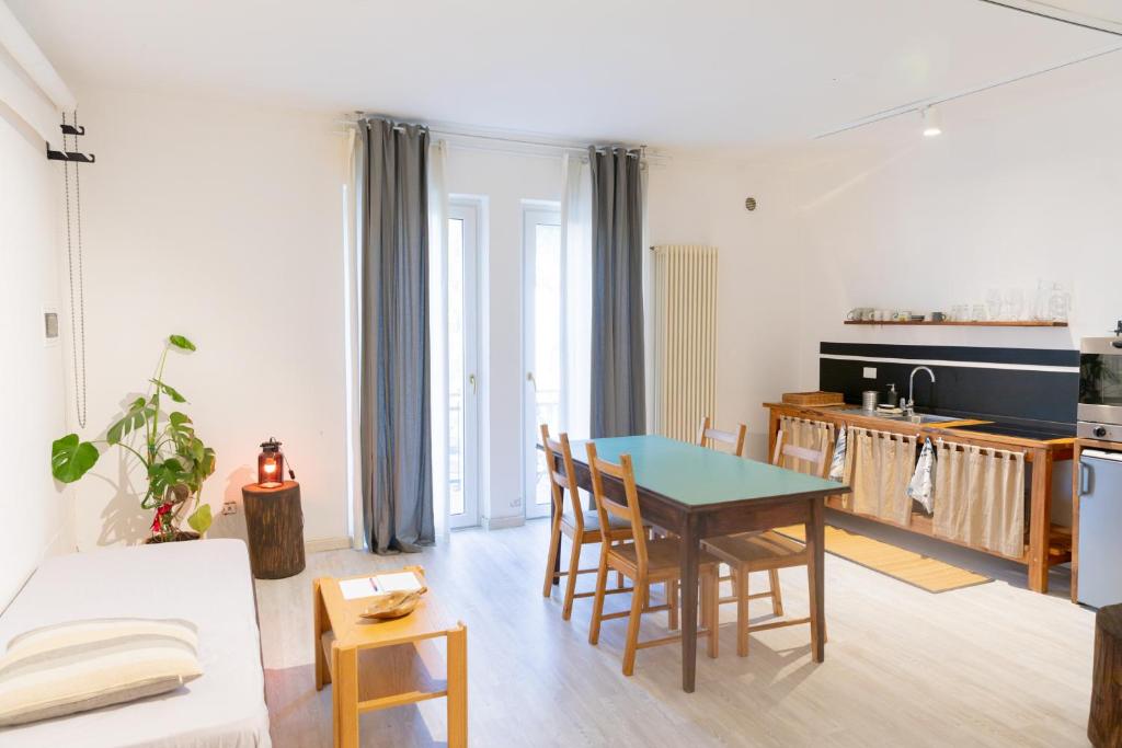 A kitchen or kitchenette at CA11 - Apartments