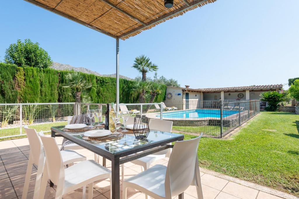 Villa Pont Roma with Pool, Mountain Views & Aircon