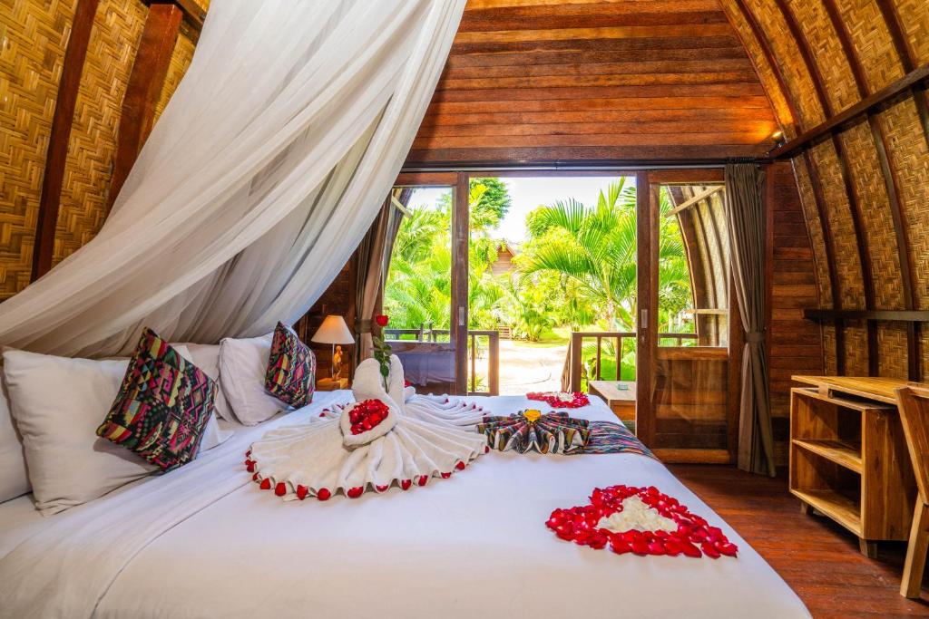 Postel nebo postele na pokoji v ubytování Lumbung Bukit Resort Uluwatu
