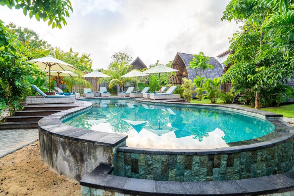 Bazén v ubytování Lumbung Bukit Resort Uluwatu nebo v jeho okolí
