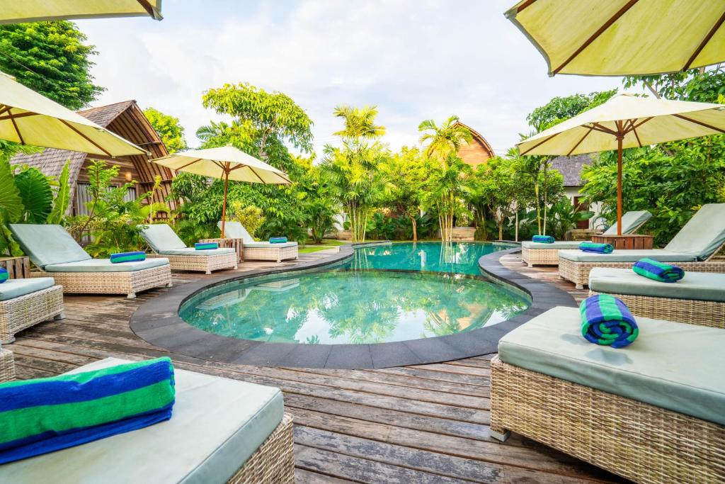 Bazén v ubytování Lumbung Bukit Resort Uluwatu nebo v jeho okolí