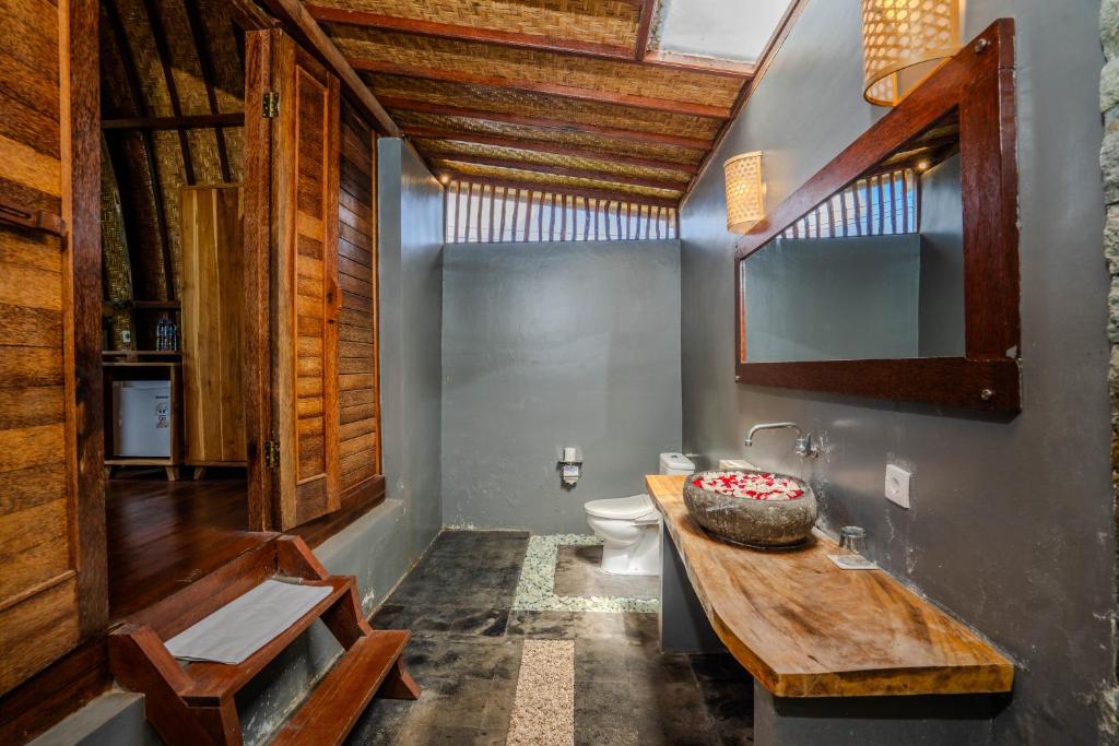 Postel nebo postele na pokoji v ubytování Lumbung Bukit Resort Uluwatu
