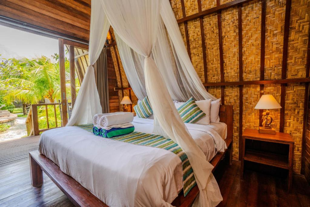 Postel nebo postele na pokoji v ubytování Lumbung Bukit Resort Uluwatu