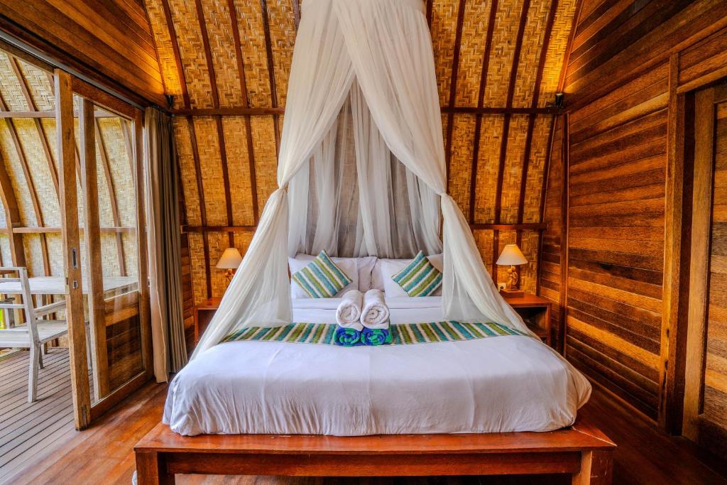 Postel nebo postele na pokoji v ubytování Lumbung Bukit Resort Uluwatu