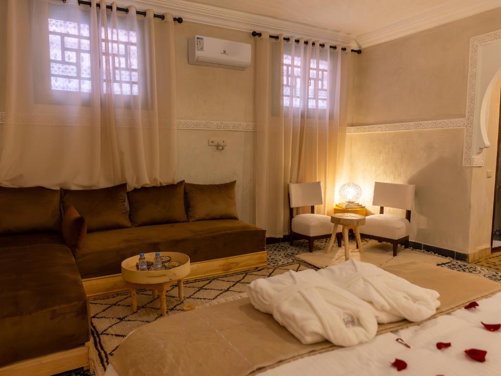 Postel nebo postele na pokoji v ubytování Riad Dar Lamia