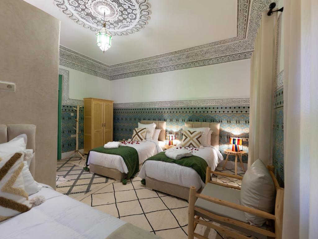 Postel nebo postele na pokoji v ubytování Riad Dar Lamia