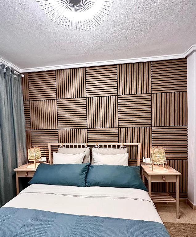 Łóżko lub łóżka w pokoju w obiekcie Apartamentos Palangres