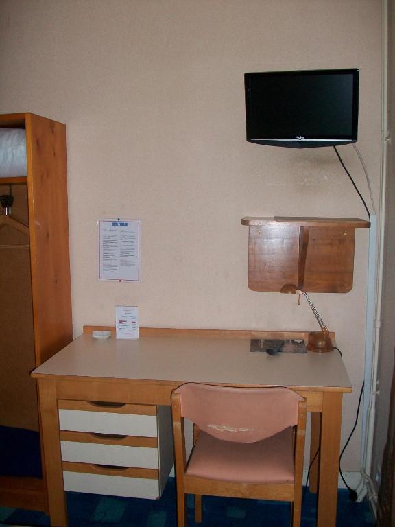 TV a/nebo společenská místnost v ubytování Hotel L'Aiglon