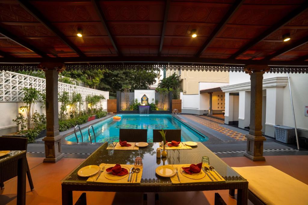 Bazén v ubytování Regency Madurai by GRT Hotels nebo v jeho okolí
