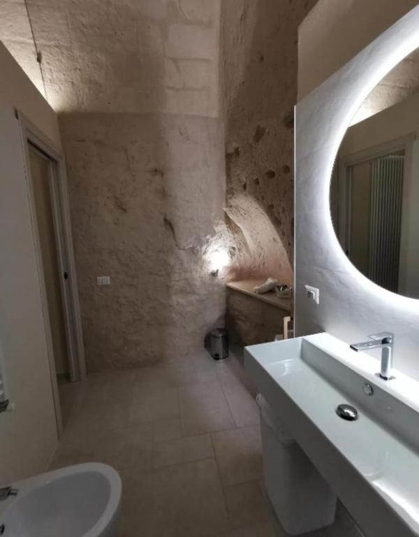 Koupelna v ubytování Radici Cave & Suite