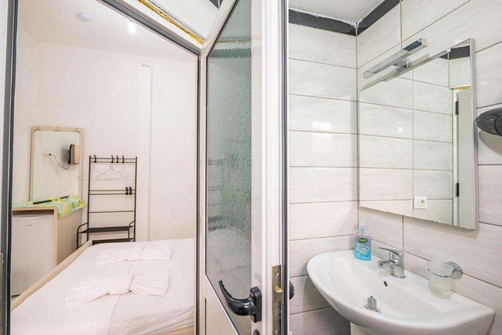 a bathroom with a shower and a sink at Vila Celi in Sarandë
