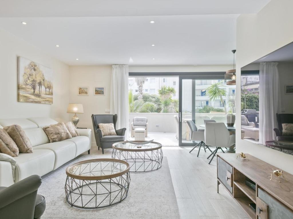 Posezení v ubytování Sitges Spaces Urban Beach Flat- 3 Bedrooms, 3 Bathrooms, Huge Terrace, Near Beach