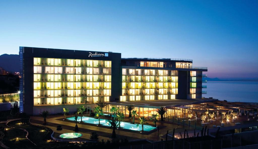 Bazén v ubytovaní Radisson Blu Resort & Spa alebo v jeho blízkosti