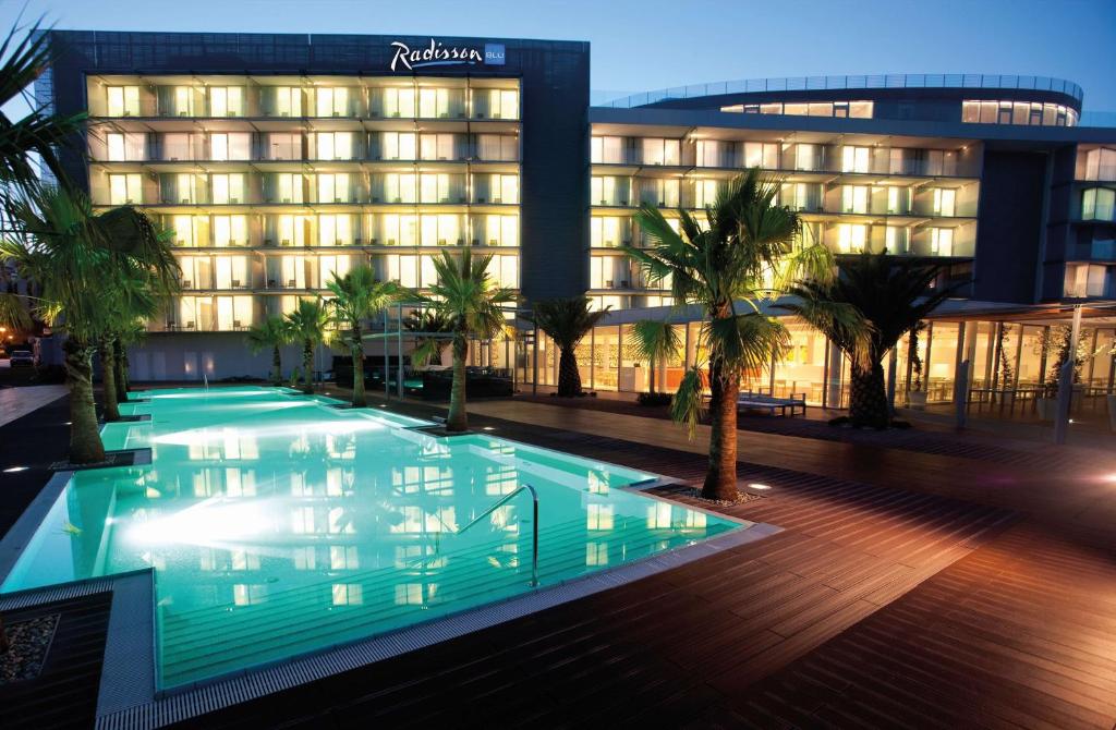Bazén v ubytovaní Radisson Blu Resort & Spa alebo v jeho blízkosti