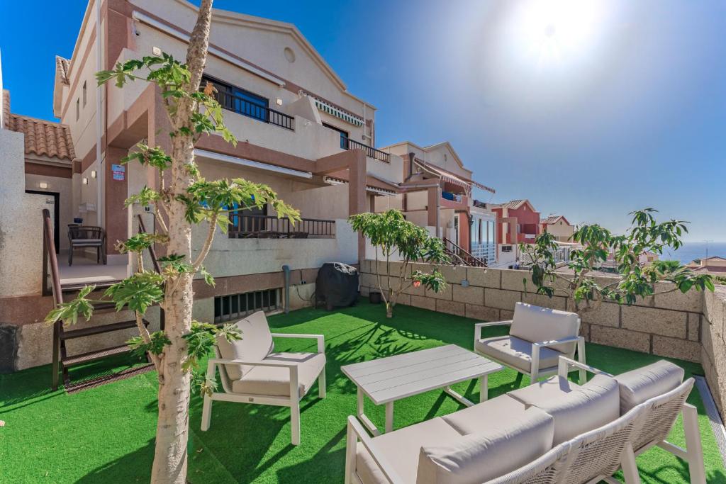 Exclusive new Townhouse in Playa Paraiso