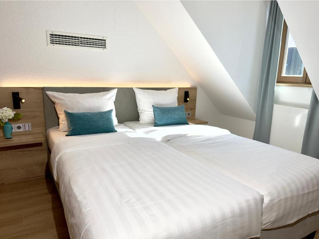 Postel nebo postele na pokoji v ubytování Living & Serviced Apartments by Blauer Wolf