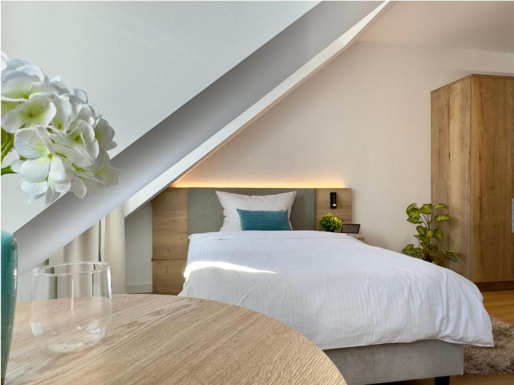 Postel nebo postele na pokoji v ubytování Living & Serviced Apartments by Blauer Wolf