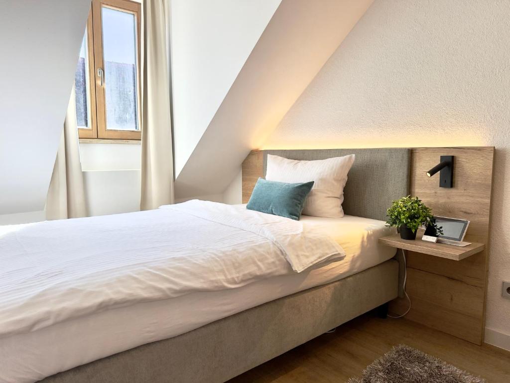 Postel nebo postele na pokoji v ubytování Living & Serviced Apartments by Blauer Wolf