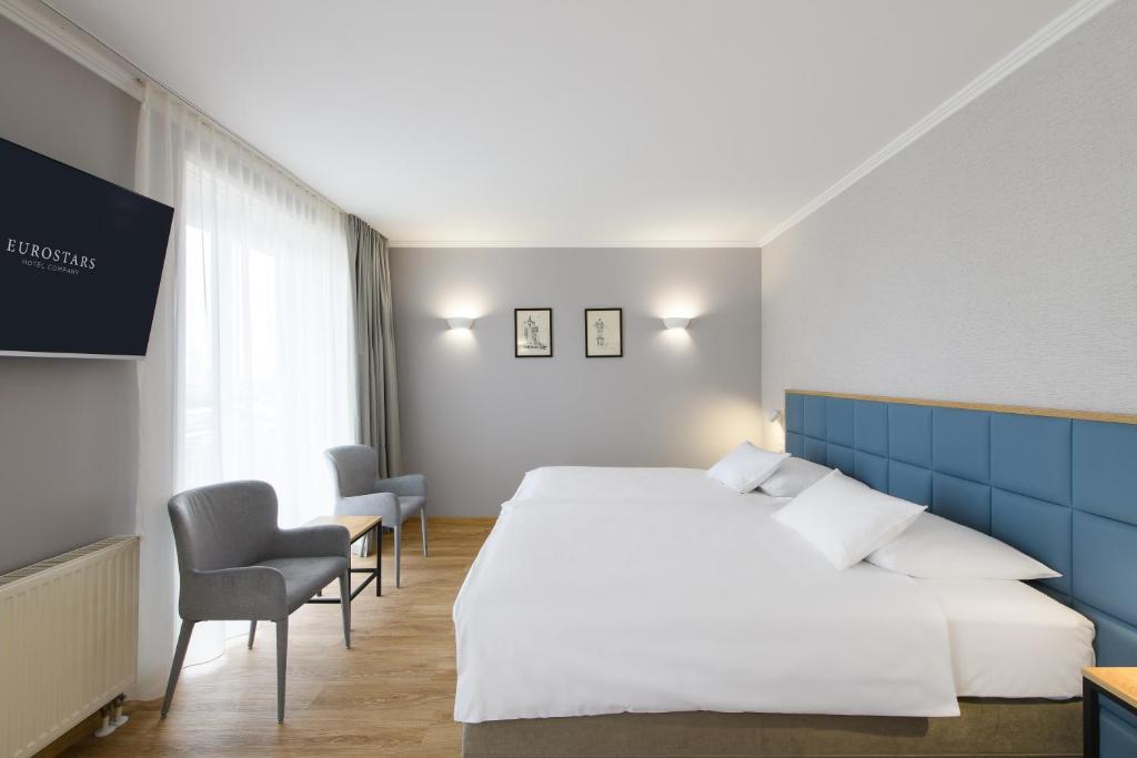 Postel nebo postele na pokoji v ubytování Eurostars uHOTEL