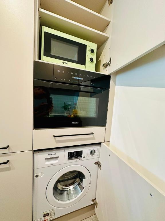 New Studio with Sunny Terrace & Air Condition - Resim 37