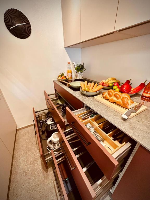 New Studio with Sunny Terrace & Air Condition - Resim 24