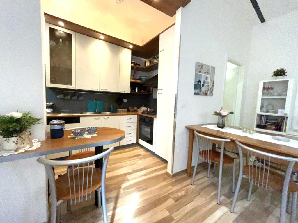 Kuchyňa alebo kuchynka v ubytovaní B&B La Dimora di Tommaso Apartment - Dimora storica Bike Friendly
