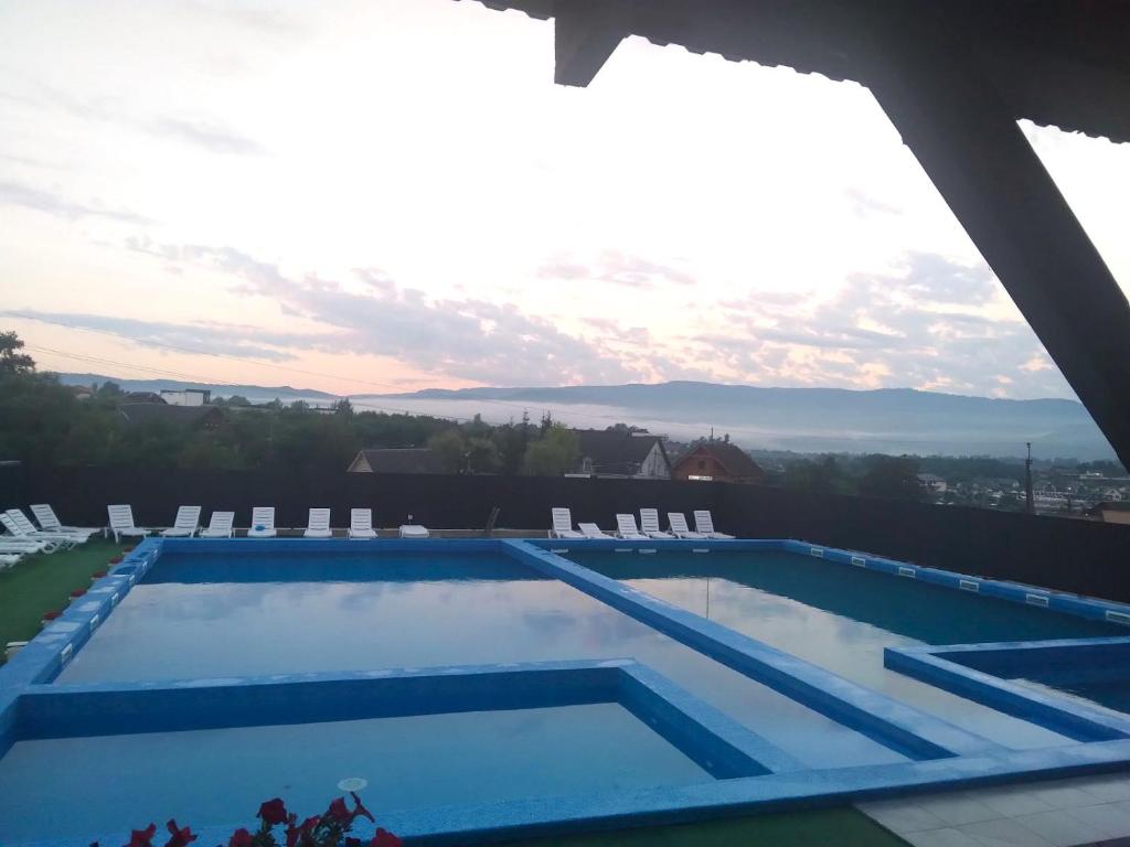 Bazén v ubytování Hotel Halas nebo v jeho okolí