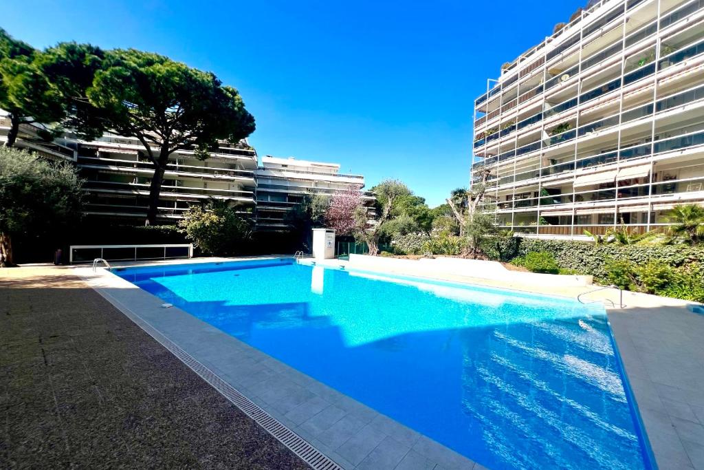 Swimmingpoolen hos eller tæt på JUAN LES PINS - 4 people - swimming pool