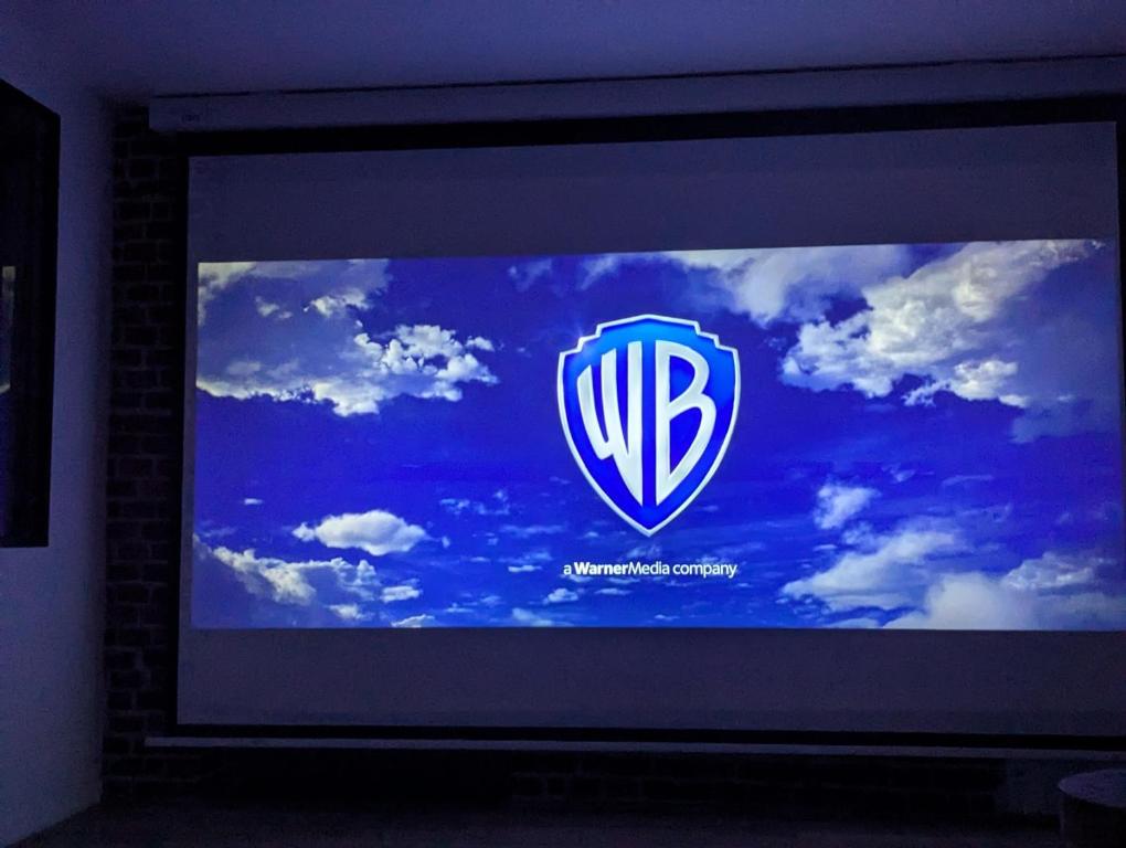 TV a/nebo společenská místnost v ubytování Gîte Oasis Ault - Ciné, Balnéo & Confort à la Mer