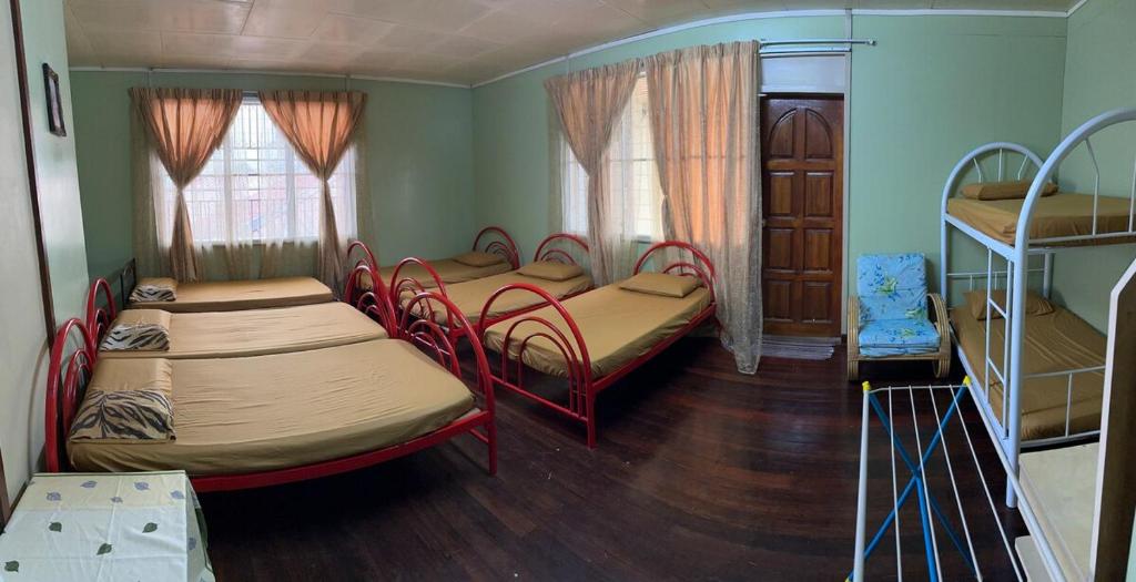 Postel nebo postele na pokoji v ubytování Kimin's Kinabalu Retreat