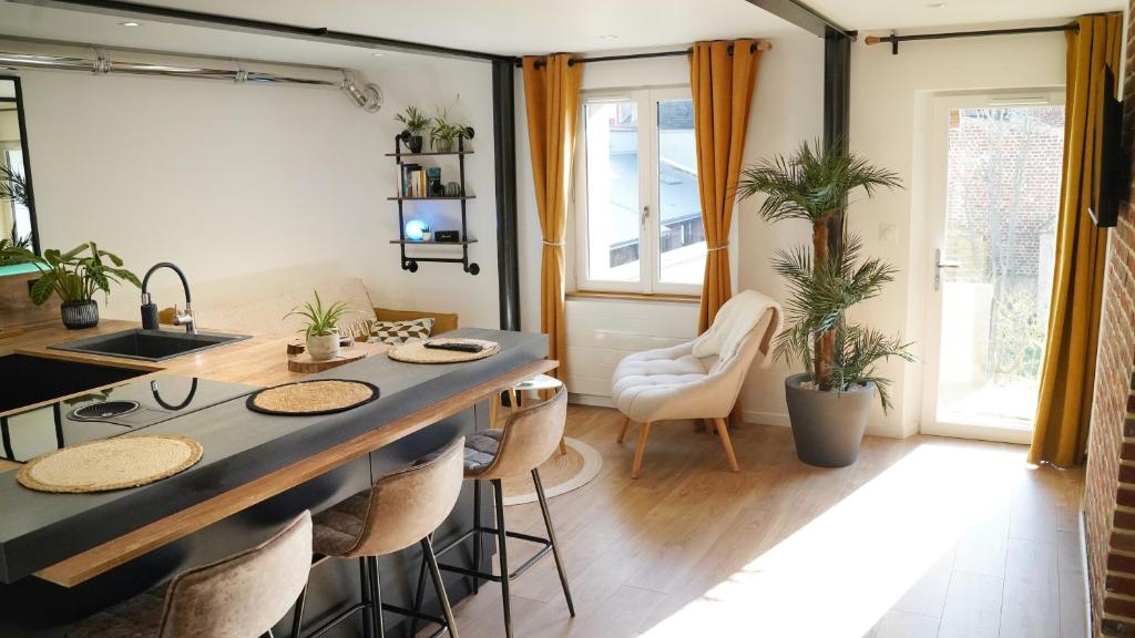 Posezení v ubytování Gîte Oasis Ault - Ciné, Balnéo & Confort à la Mer