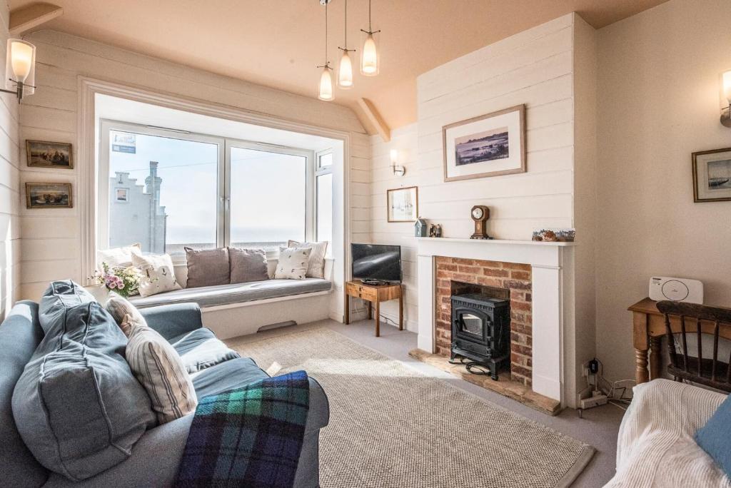 Sea Holly Cottage, Aldeburgh 2