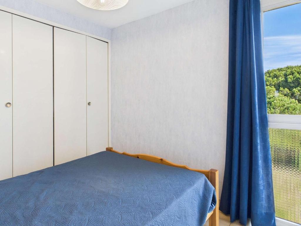 Posteľ alebo postele v izbe v ubytovaní Appartement T2 cabine climatisé, à 400m de la plage, proche commerces, 2ème étage, parking inclus - FR-1-423-272