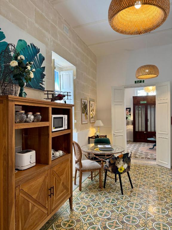 Kuchyň nebo kuchyňský kout v ubytování Central Boutique Apartment Near Valletta - Perfect for Couples Wanting to Discover Malta