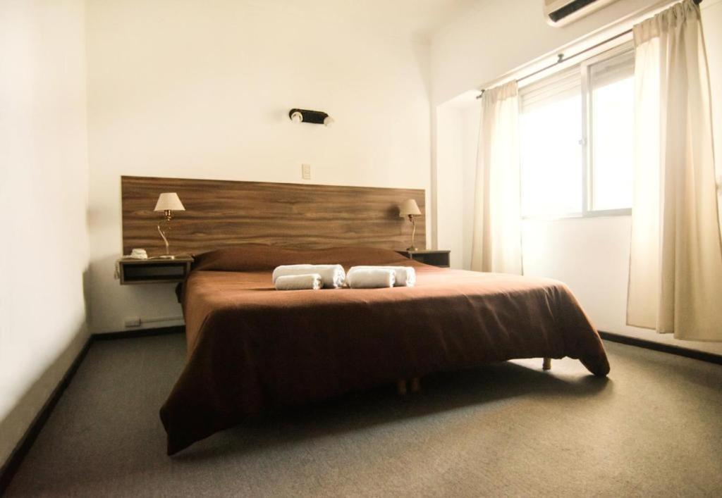 En eller flere senge i et værelse på Hotel Royal