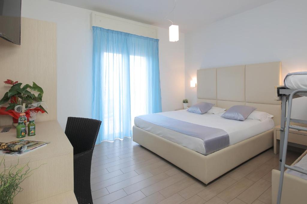 Postel nebo postele na pokoji v ubytování Baby Family Hotel Alda Amelia
