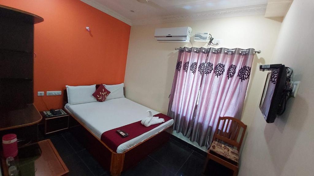 Postel nebo postele na pokoji v ubytování Hotel KSR Grand