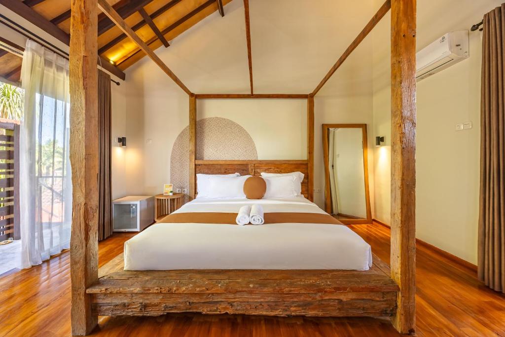 Postel nebo postele na pokoji v ubytování Cove Urbanest Inn