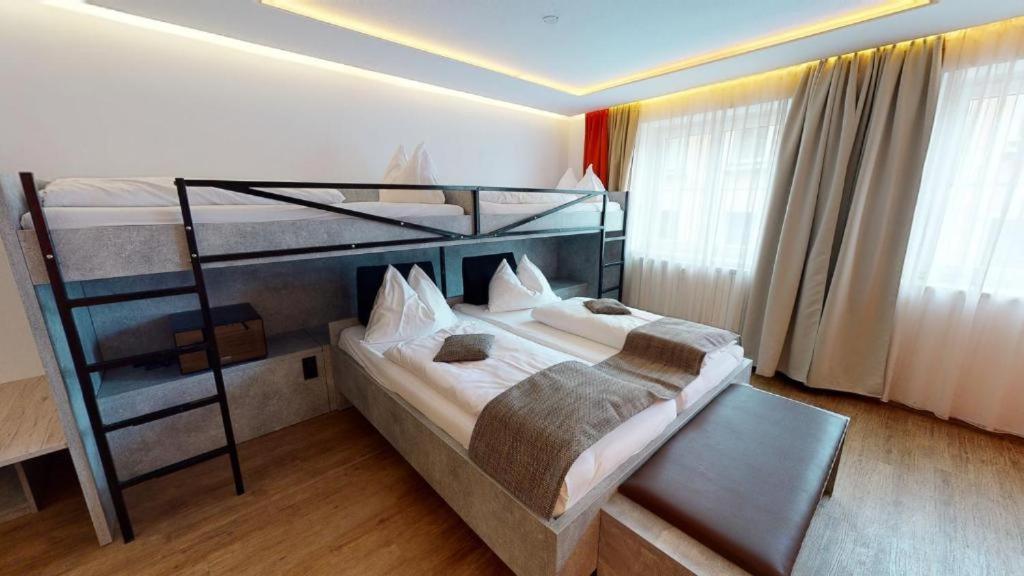 Postel nebo postele na pokoji v ubytování Hotel Adler