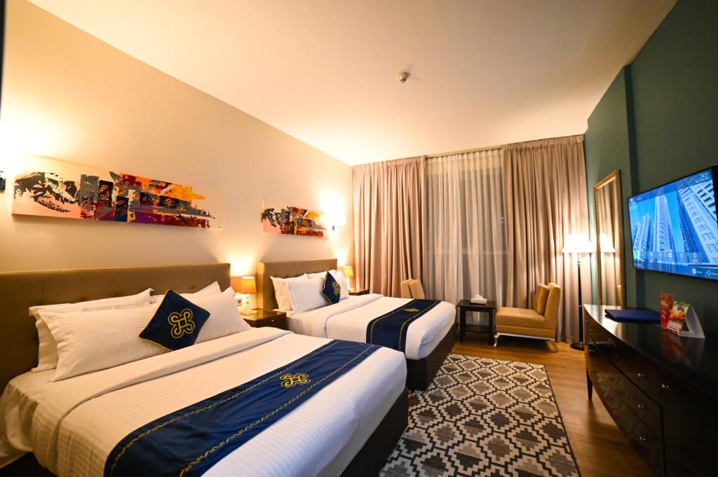 Postel nebo postele na pokoji v ubytování Seven Seas Hotel