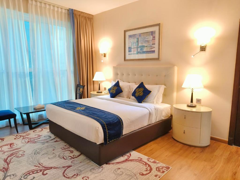 Postel nebo postele na pokoji v ubytování Seven Seas Hotel