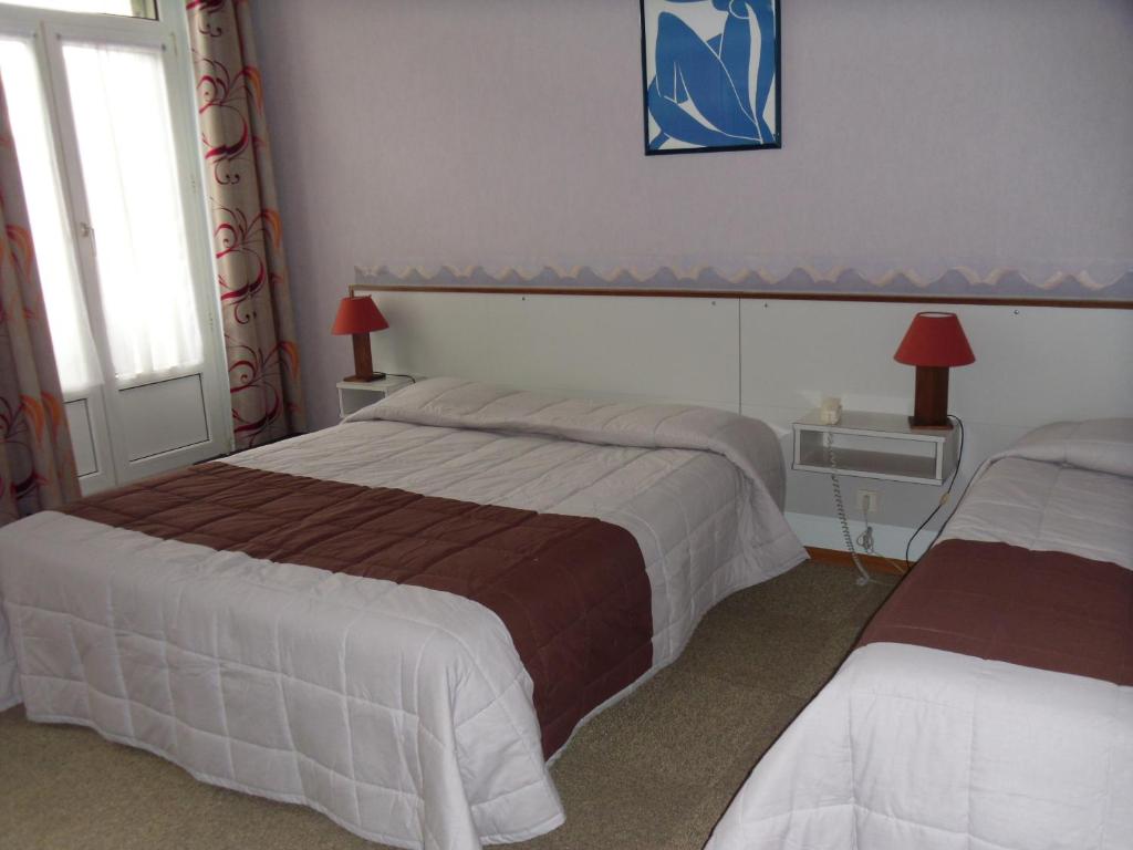 Postel nebo postele na pokoji v ubytování Hôtel De Bale