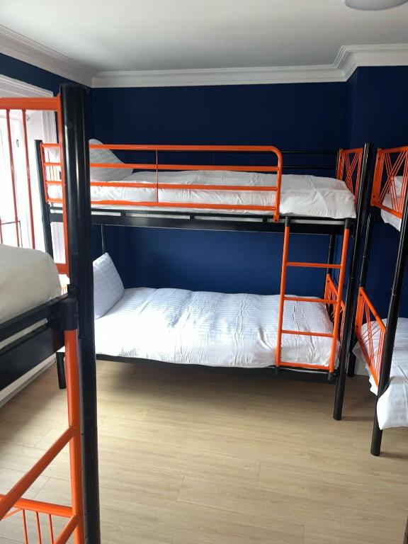 Letto o letti in una camera di Astra Hostel