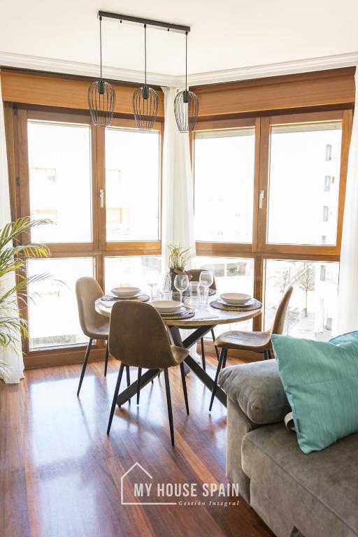 Posezení v ubytování MyHouseSpain - Playa de poniente, con vistas al mar y parking gratuito