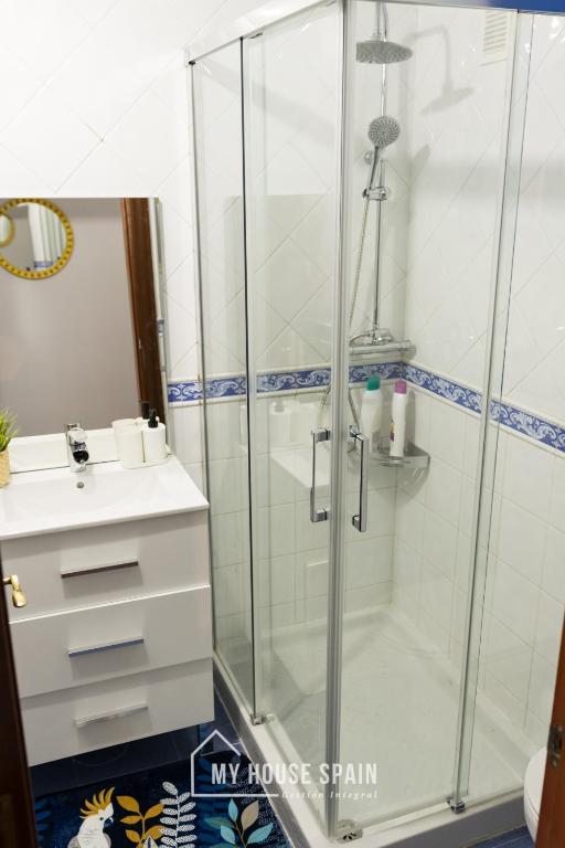 Koupelna v ubytování MyHouseSpain - Playa de poniente, con vistas al mar y parking gratuito