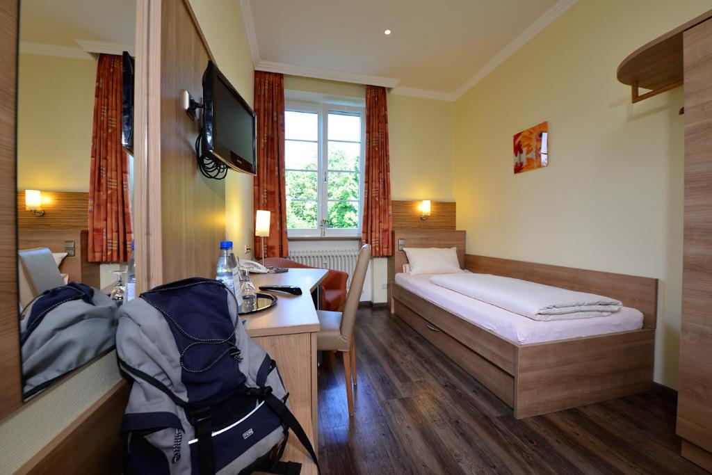 TV a/nebo společenská místnost v ubytování Haus Neugebauer-Gästehaus Garni